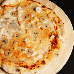 Pizza Brésilienne à la banane, ananas et gorgonzola