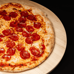 Pizza au salami piquant