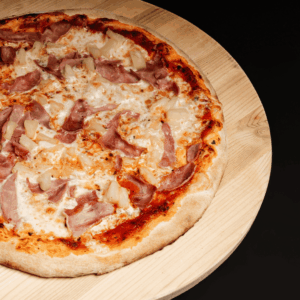 Pizza avec jambon et ananas