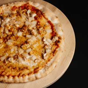 Pizza au poulet, ananas et curry