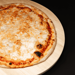 Pizza Quatre Fromages avec gorgonzola, fromage râpé, gruyère et mozzarella
