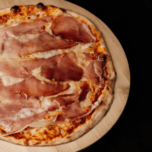 Pizza Regina avec jambon cru et gorgonzola