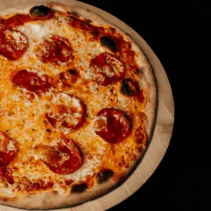Pizza au salami doux