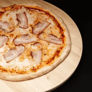 Pizza Tirolese au lard et gorgonzola fondant